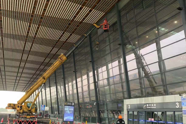 云梦玻璃幕墙维护和保养